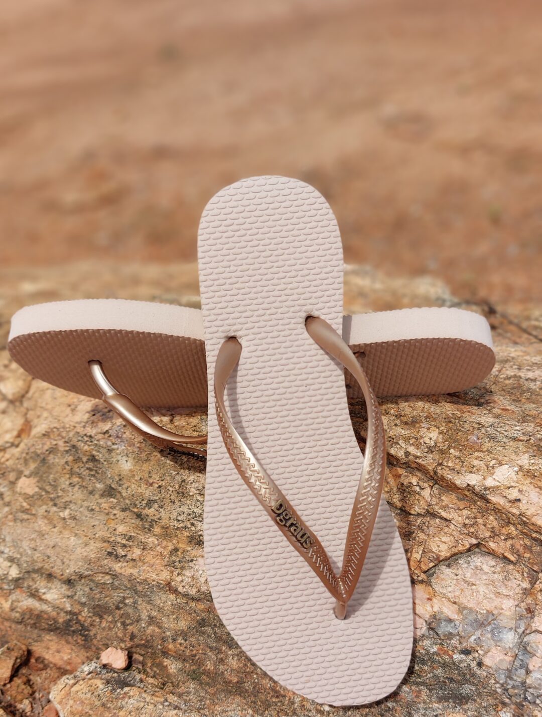 Chinelo Dgraus slim de cor bege com alça cobre.(Good) - Image 2