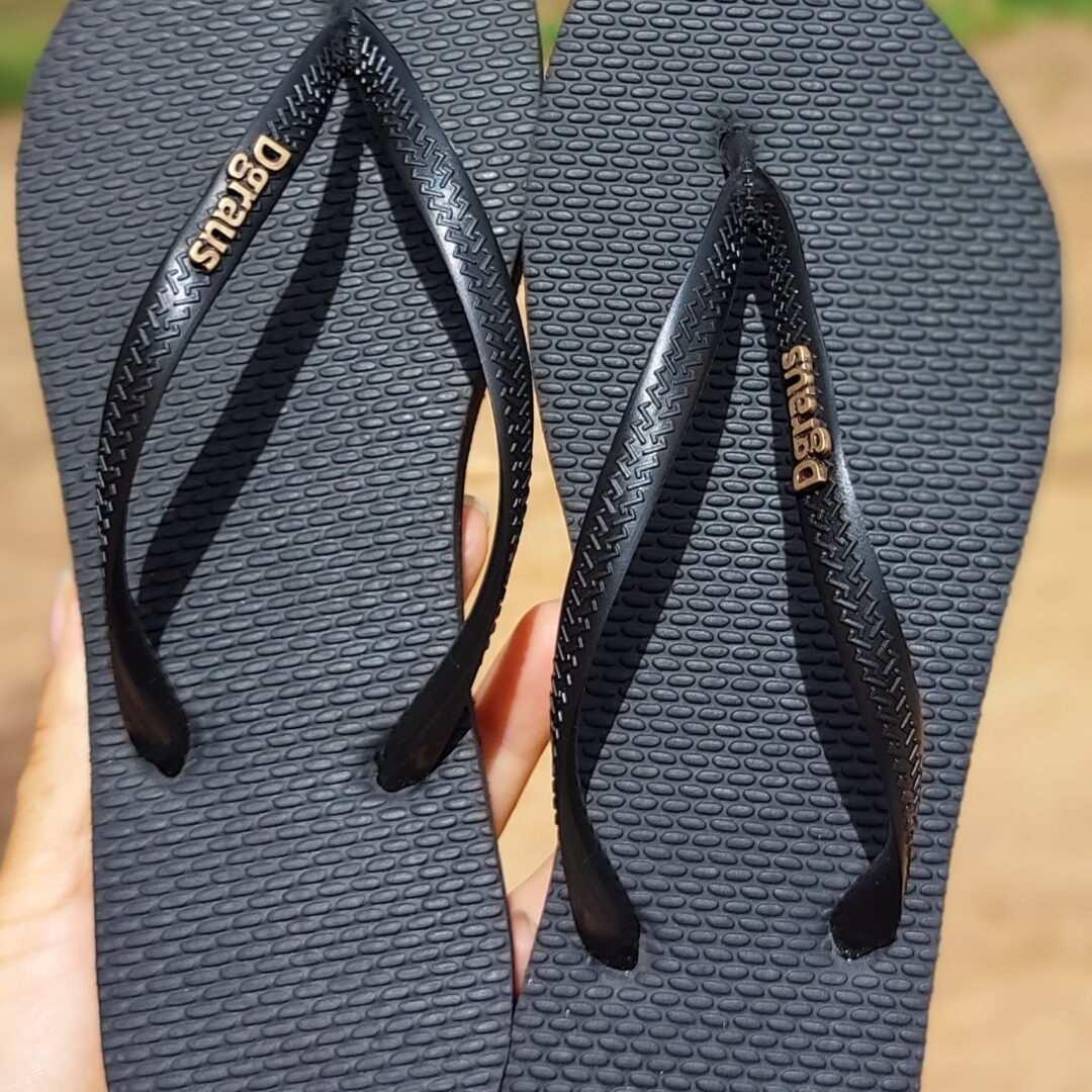 Chinelo Dgraus slim de cor preto. (Good)
