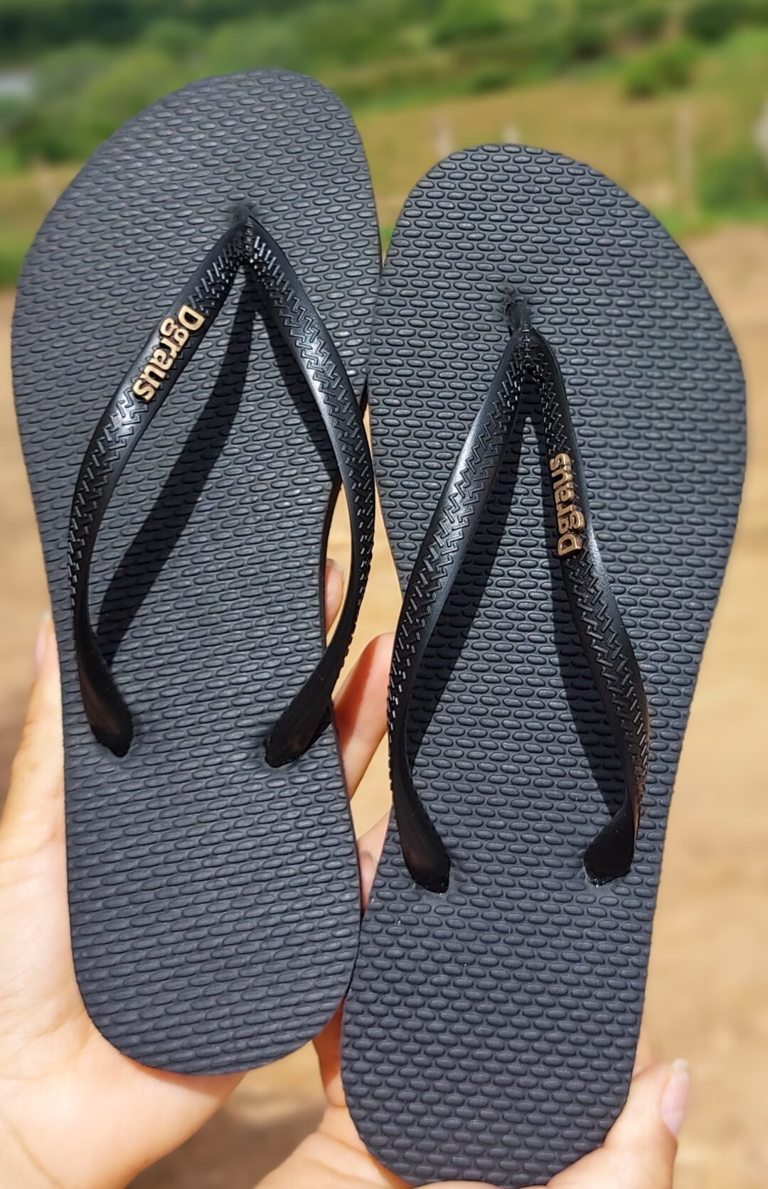 Chinelo Dgraus slim de cor preto. (Good)
