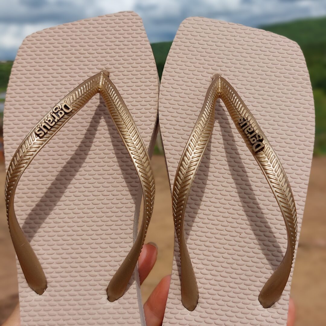 Chinelo Dgraus Japonesa de cor bege. (Good)